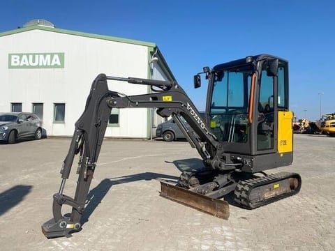 2021 Volvo EC20E mini excavator, side view 2021 Volvo EC20E mini excavator, side view