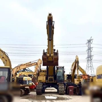 2024 Caterpillar 374FL crawler excavator, front view 2024 Caterpillar 374FL crawler excavator, front view