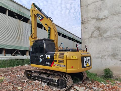 Caterpillar 320D2L rupsgraafmachine 2022, achteraanzicht driekwart Caterpillar 320D2L rupsgraafmachine 2022, achteraanzicht driekwart