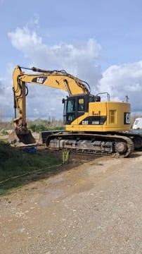 2008 Caterpillar 328D crawler excavator side view 2008 Caterpillar 328D crawler excavator side view