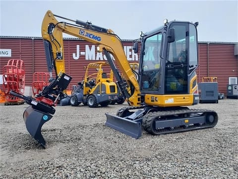 XCMG XE27E mini excavator, side view XCMG XE27E mini excavator, side view