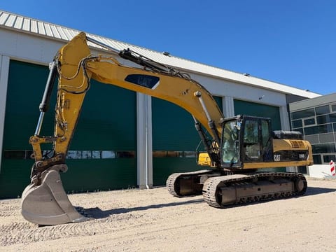 2012 Caterpillar 336D crawler excavator, side view 2012 Caterpillar 336D crawler excavator, side view