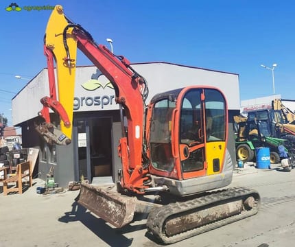 2014 JCB 8050 mini excavator, front three-quarter view 2014 JCB 8050 mini excavator, front three-quarter view
