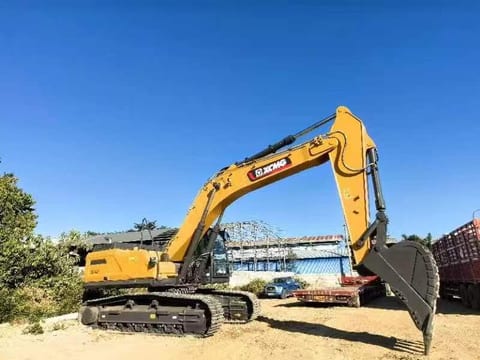 2026 XCMG XE370G crawler excavator, side profile view 2026 XCMG XE370G crawler excavator, side profile view