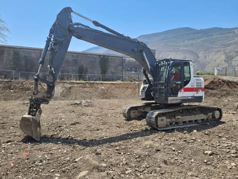 2019 Doosan DX235LCR-5 crawler excavator, side view 2019 Doosan DX235LCR-5 crawler excavator, side view