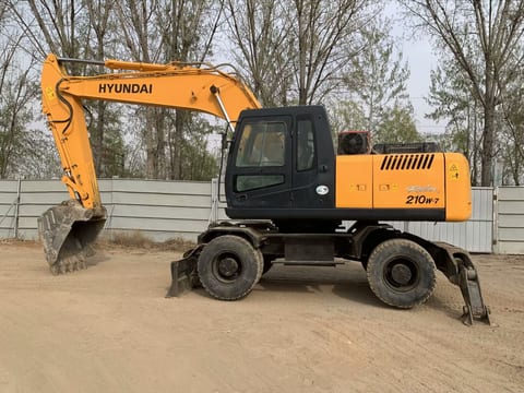 2018 Hyundai R210W-7 wheel excavator side view 2018 Hyundai R210W-7 wheel excavator side view
