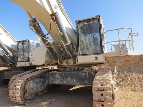 2016 Liebherr R9100 crawler excavator cab and boom view 2016 Liebherr R9100 crawler excavator cab and boom view