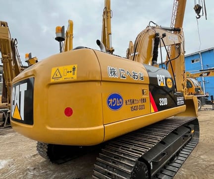 Escavatore cingolato Caterpillar 320D del 2020, vista posteriore tre quarti Escavatore cingolato Caterpillar 320D del 2020, vista posteriore tre quarti