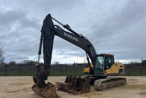 2012 Volvo EC220DL crawler excavator, side view 2012 Volvo EC220DL crawler excavator, side view