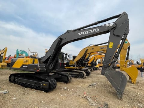 2024 Volvo EC240 crawler excavator, side view 2024 Volvo EC240 crawler excavator, side view
