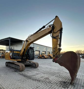 2012 Caterpillar 324E crawler excavator, side profile view 2012 Caterpillar 324E crawler excavator, side profile view