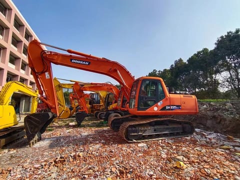2018 Doosan DH225LC-7 crawler excavator, side view 2018 Doosan DH225LC-7 crawler excavator, side view