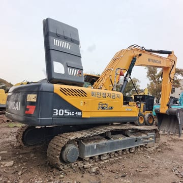 2023 Hyundai R305LC-9S crawler excavator, rear three-quarter view 2023 Hyundai R305LC-9S crawler excavator, rear three-quarter view