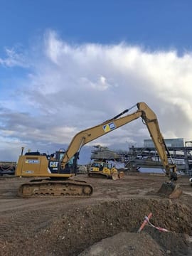 2013 Caterpillar 329E crawler excavator side view 2013 Caterpillar 329E crawler excavator side view