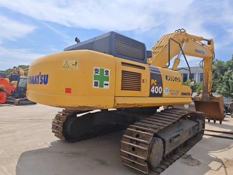 2020 Komatsu PC400-8 crawler excavator, rear three-quarter view 2020 Komatsu PC400-8 crawler excavator, rear three-quarter view