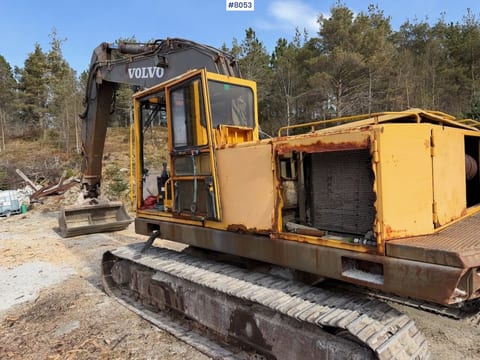 1997 Volvo EC200 crawler excavator, side view