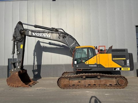 2020 Volvo EC380EL crawler excavator, side view 2020 Volvo EC380EL crawler excavator, side view