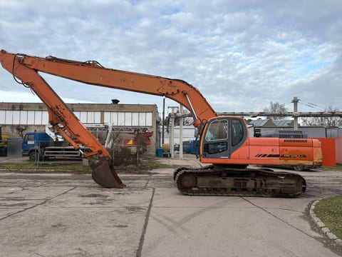 2006 Doosan DX340LC crawler excavator, side view 2006 Doosan DX340LC crawler excavator, side view