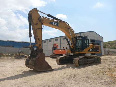 2007 Caterpillar 345C crawler excavator, side profile view 2007 Caterpillar 345C crawler excavator, side profile view