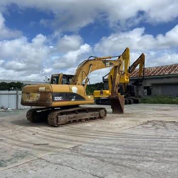 Pelle sur chenilles Caterpillar 320CL de 2017, vue arrière trois-quarts Pelle sur chenilles Caterpillar 320CL de 2017, vue arrière trois-quarts