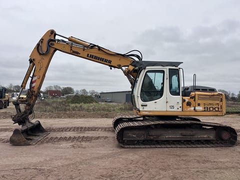 2011 Liebherr R900C crawler excavator side view 2011 Liebherr R900C crawler excavator side view