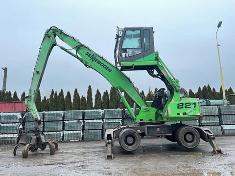 2010 Sennebogen 821 material handler, side view 2010 Sennebogen 821 material handler, side view