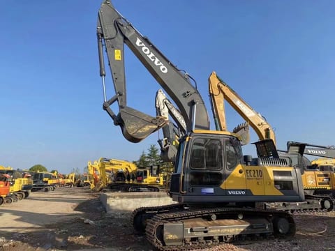 2022 Volvo EC210 crawler excavator, side view 2022 Volvo EC210 crawler excavator, side view