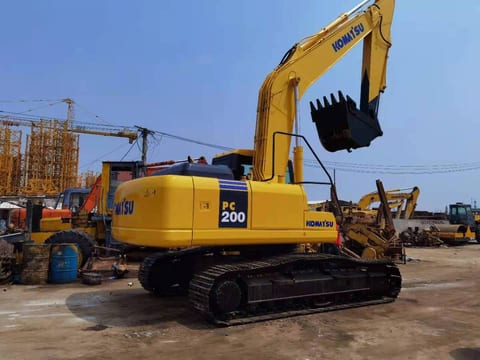 2013 Komatsu PC200 crawler excavator, rear three-quarter view 2013 Komatsu PC200 crawler excavator, rear three-quarter view