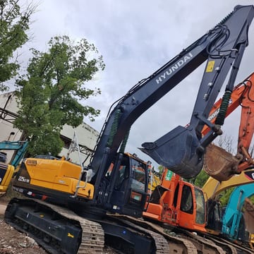 2024 Hyundai R225LC-9T crawler excavator, side view 2024 Hyundai R225LC-9T crawler excavator, side view