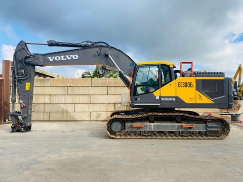 2023 Volvo EC300EL crawler excavator, side view 2023 Volvo EC300EL crawler excavator, side view