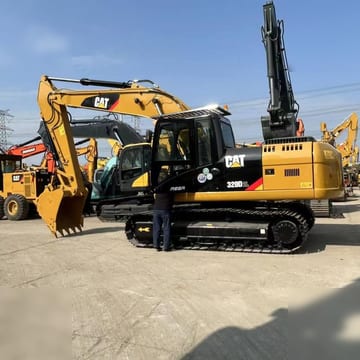 Escavatore cingolato Caterpillar 320D2L del 2016 vista laterale Escavatore cingolato Caterpillar 320D2L del 2016 vista laterale