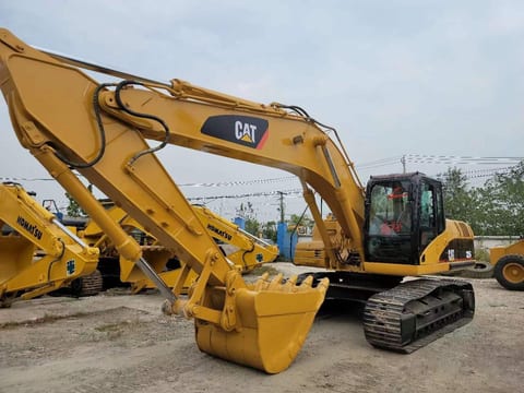 2020 Caterpillar 325D crawler excavator, side view 2020 Caterpillar 325D crawler excavator, side view