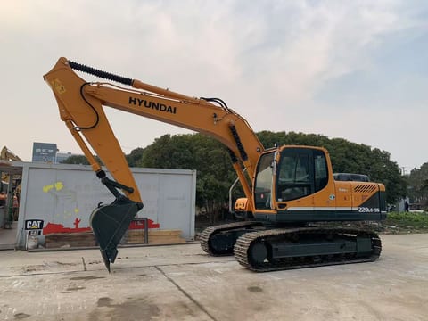 2022 Hyundai R220LC-9S crawler excavator, side view
