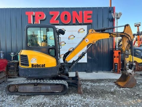 2016 Bobcat E35 mini excavator, side view 2016 Bobcat E35 mini excavator, side view