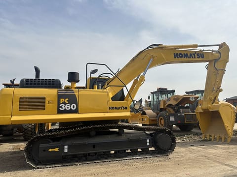 2022 Komatsu PC360 crawler excavator side view 2022 Komatsu PC360 crawler excavator side view