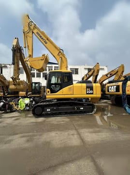 2025 Komatsu PC220-7 crawler excavator, side profile view 2025 Komatsu PC220-7 crawler excavator, side profile view