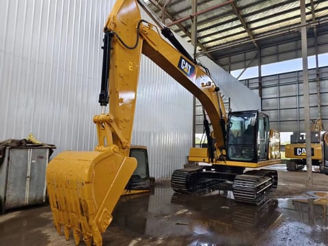 2023 Caterpillar 320GC crawler excavator, side profile view 2023 Caterpillar 320GC crawler excavator, side profile view