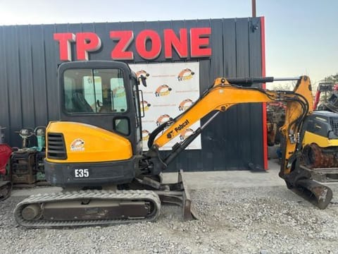 2016 Bobcat E35 mini excavator, side view 2016 Bobcat E35 mini excavator, side view