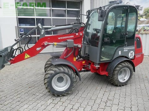 2022 Weidemann 1280 mini excavator, side view 2022 Weidemann 1280 mini excavator, side view