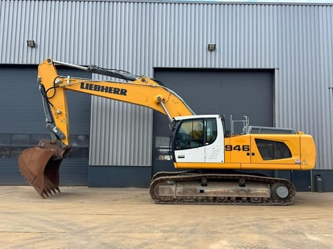 2018 Liebherr R946LC crawler excavator side view 2018 Liebherr R946LC crawler excavator side view