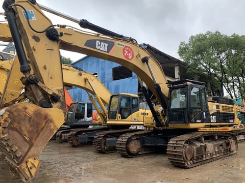 2016 Caterpillar 345DL crawler excavator, side view 2016 Caterpillar 345DL crawler excavator, side view