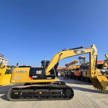 2023 Caterpillar 323DL mini excavator, side view 2023 Caterpillar 323DL mini excavator, side view
