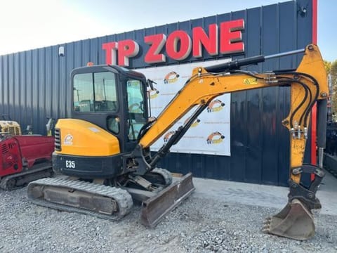 2016 Bobcat E35 mini excavator, side view 2016 Bobcat E35 mini excavator, side view