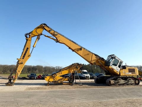 2012 Liebherr R944C UHD crawler excavator side view 2012 Liebherr R944C UHD crawler excavator side view