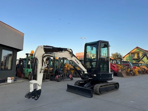 2013 Bobcat E25EM mini excavator, side profile view 2013 Bobcat E25EM mini excavator, side profile view