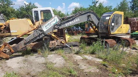 2001 Samsung SE 130LC-2 crawler excavator, side view 2001 Samsung SE 130LC-2 crawler excavator, side view