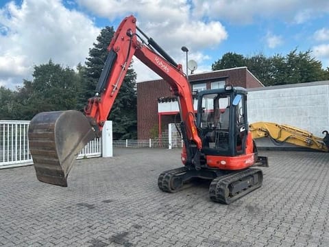 2014 Kubota KX121-3 ALPHA mini excavator, side view 2014 Kubota KX121-3 ALPHA mini excavator, side view