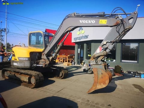 2016 Volvo ECR88D mini excavator, side view 2016 Volvo ECR88D mini excavator, side view