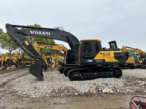 2018 Volvo EC210 crawler excavator, side profile view 2018 Volvo EC210 crawler excavator, side profile view