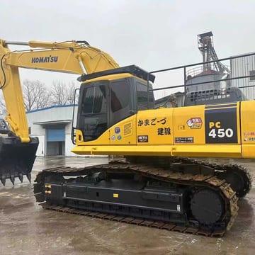 Komatsu PC450-7 crawler excavator, side profile view Komatsu PC450-7 crawler excavator, side profile view